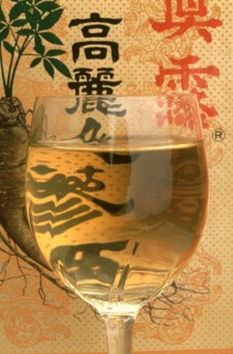 Ginseng (Panax ginseng) Ginseng wine, ginseng, ginseng root, medicinal plant of Asian medicine