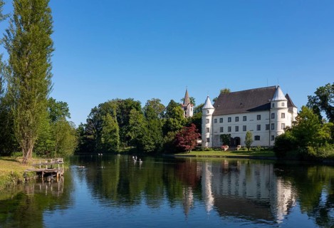 Drone shot, Renaissance castle, Hagenau Castle, Mattig estuary, Sankt Peter am Hart, Innviertel,
