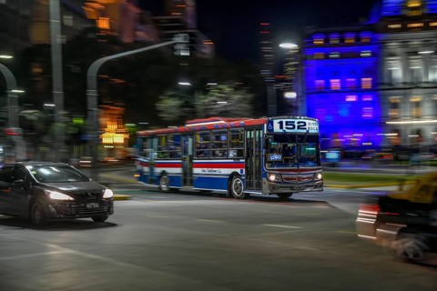 Bus line 152 in front of Centro Cultural Kirchner, Kirchner Cultural Center, Monserrat district,