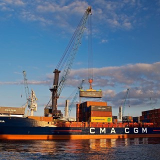 Container ship loading in Steinwerder Harbour at the South-West Terminal, Norderelbe, Hamburg,