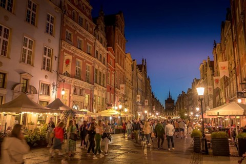 Patrician houses, tourists, Langgasse, Old Town, Gdansk, Pomeranian Voivodeship, Poland, Europe