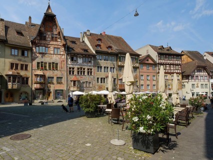 Historic houses with painted façade on Rathausplatz, Stein am Rhein, Canton Schaffhausen,