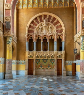 Interior view of the hall and corridors in the main building in the Hospital de la Santa Creu i