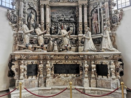 Epitaph, alabaster tomb, praying group of figures, Morizkirche, Evangelical Lutheran Town Church of