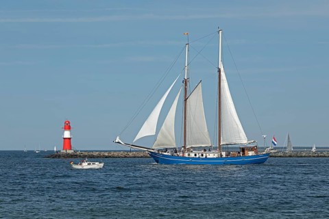 Sailing ship, pier light, Unterwarnow, Hanse Sail, Warnemünde, Rostock, Mecklenburg-Western