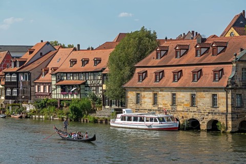 Houses, gondoliers, boat, excursion boat, Regnitz, Little Venice, Bamberg, Upper Franconia,