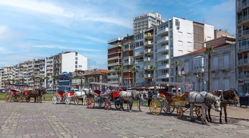 Horse-drawn carriages waiting for tourists, Izmir, Turkey, Asia