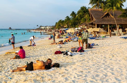 People on Playa Norte beach, Isla Mujeres, Caribbean Coast, Cancun, Quintana Roo, Mexico, Central