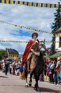 Lively princely procession in Rochlitz