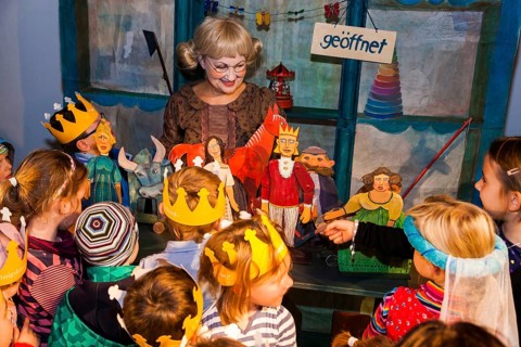 Puppeteer Karla Wintermann at the Kornhaus