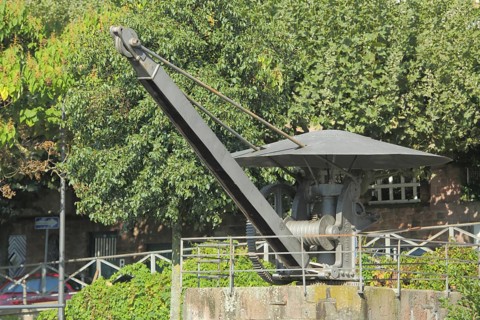 Historic loading crane on the Nidda, Mainberg, Höchst, Main, Frankfurt, Hesse, Germany, Europe