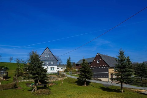 Lohsdorf is located to the east of the Saxon state capital Dresden in the north of Saxon