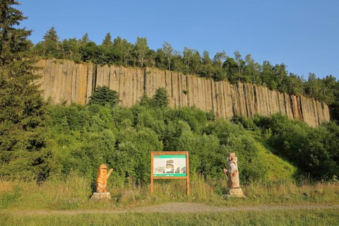 Organ pipes with basalt columns and two wooden sculptures, wooden figures, wood carving, rocks,