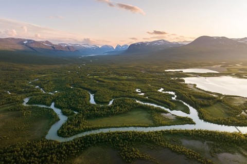 River delta of the Laddjujohka River, Lake Paittasjärvi, Kebnekaise Massif in the back,