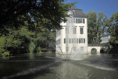 Adolph von Holzhausen Park Holzhausenschlösschen with water fountain, Holzhausen Schlösschen,