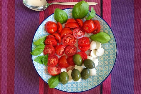 Italian cuisine, starter salad, cocktail tomatoes, cherry tomatoes halved, tomatoes, mozzarella,