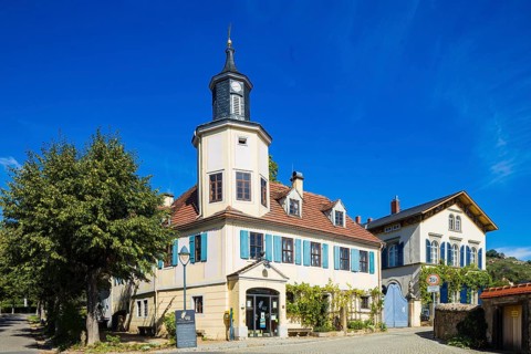 The Friedrich Aust winery is located in Radebeul in Oberlößnitz, at the foot of the prestigious