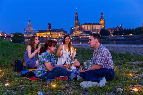 Picnic on the banks of the Elbe in Dresden