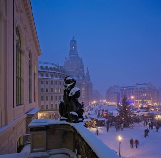 (Copyright © Sylvio Dittrich +49 1772156417) Christmas market on the Neumarkt at the Frauenkirche