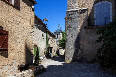 Alley in Esparron-de-Verdon, Provence-Alpes-Côte d'Azur, Provence, France, Europe