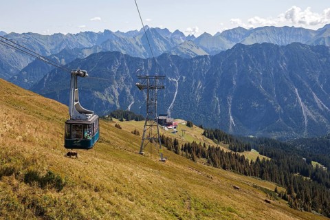 Cable car, cabin of the Fellhornbahn, behind Allgäu Alps, Fellhorn, Oberstdorf, Oberallgäu, Allgäu,