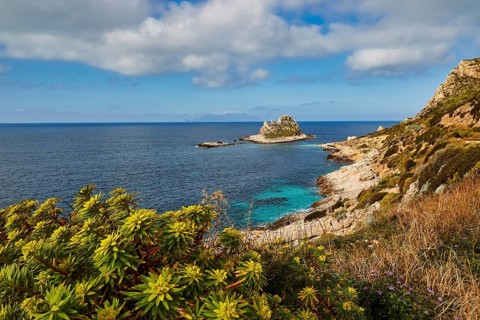 Cala Faraglione, Il Faraglione, islet, Levanzo, Egadi Islands, Sicily, Italy, Europe