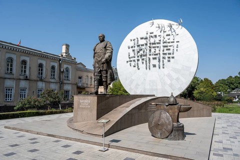 Bishkek Baatyr Monument, Bishkek, Kyrgyzstan, Asia