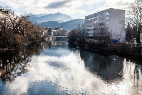 View of the new town hall on the river Mur, with Schwammerlturm and Waasenbrücke in the background,