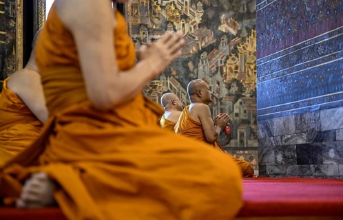 Buddhist monks at prayer, Wat Pho, Temple of the Reclining Buddha, Bangkok, Thailand, Asia