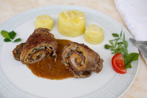 Swabian cuisine, beef roulade with pine nuts, mashed potatoes, meat dish, main course, herbs,