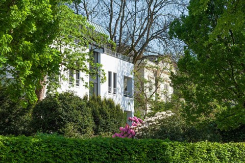 Villa, residential building in spring, Uhlenhorst, Hamburg, Germany, Europe