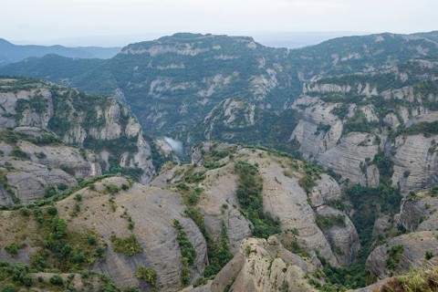 Mountain range of the Spanish Pyrenees on a cloudy day, Solsona, Lleida, Catalonia, Spain, Europe