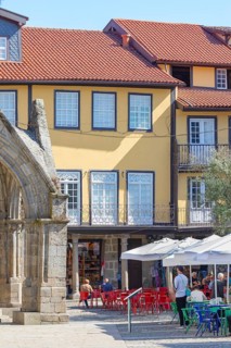 Oliviera square (Largo da Oliveira), Guimaraes, Minho Region, Portugal, Europe