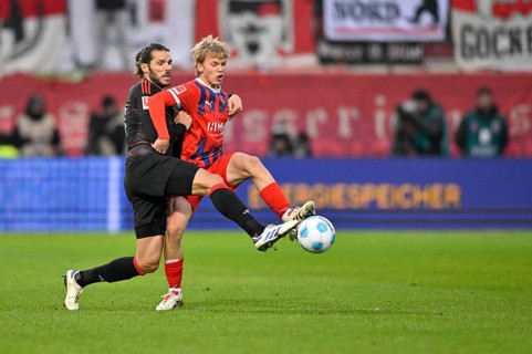 Duel, action Frans Krätzig 1. FC Heidenheim 1846 FCH (13) against Christopher Trimmel 1. FC Union