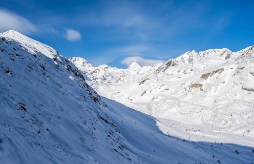 Snow-covered mountain landscape, Hinteres Martelltal with mountain peak Königsspitze, Ortler Alps,