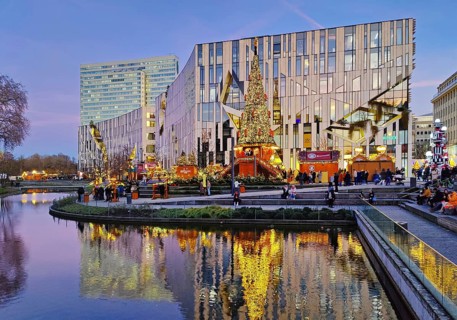Dreischeibenhaus and Christmas market in front of the Koe-Bogen by architect Daniel Libeskind,