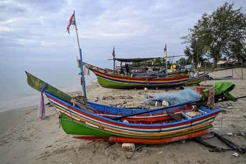 Fishing boats on the beach of Chathing Phra, near Hat Yai, Songkhla province, Thailand, Asia