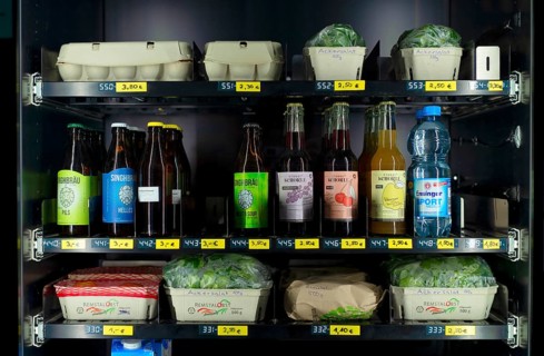 Regional food, eggs, salad, fruit, vegetables, drinks, Singhbräu, vending machine, farm shop,