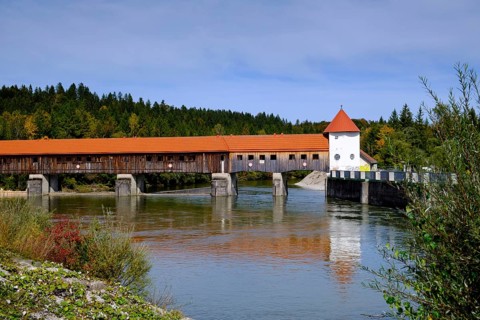 Isar bridge at the Ickinger Eisweiher weir, Isar near Puppling, Upper Bavaria, Bavaria, Germany,