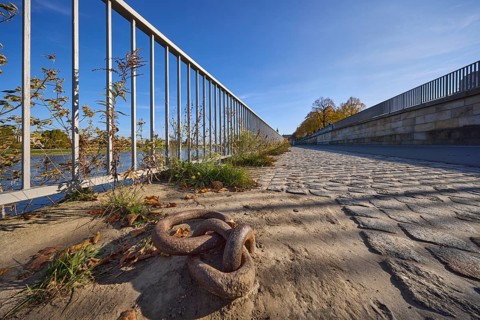 Elbe, river, historic quay wall, eyelet for mooring, cobblestones, metal railing, frog perspective,