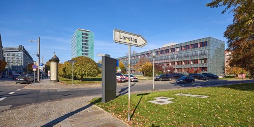Signpost to the state parliament, general architecture, intersection of Ostra-Allee and Kleine