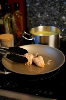 Southern German cuisine, preparation of sorrel soup with char, frying raw char fillets in a pan,