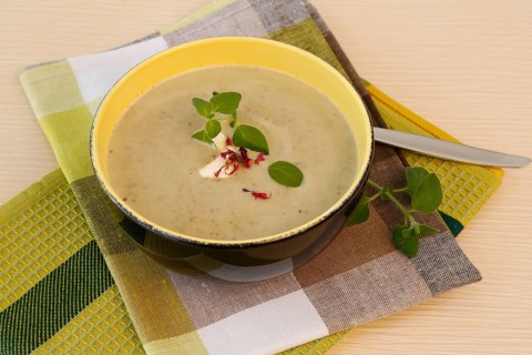 Swabian cuisine, Alblinsen chestnut soup, healthy, vegetarian, regional, soup served in a bowl with