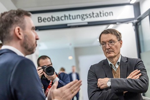 Federal Health Minister Karl Lauterbach (right, SPD) visiting a clinic in Baden-Württemberg, where