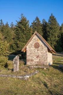 The limestone chapel built in 1861, called Steineberg Chapel, was completely rebuilt in 1993,