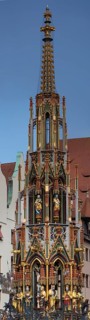 The 19 metre high Schöne Brunnen fountain on the main market square is a copy made of shell