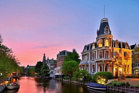 Villa from the end of the 19th century between Weteringschans and the Singelgracht, opposite the