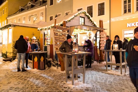 Mulled wine stall at the Christmas market in Schneeberg in the Ore Mountains, Saxony, Germany,