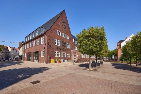 Post office at the intersection of the Lange Straße pedestrian zone with Steege in Bad Salzuflen,