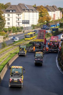 New whisper asphalt surface for the A40 motorway, in the city of Essen, direction Dortmund, 95, 000
